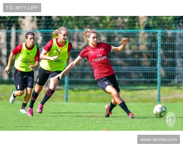 罗马女足迎里克回归战科莫
